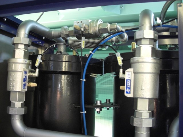 OMAL氣動梭閥在吹塑機上的應(yīng)用